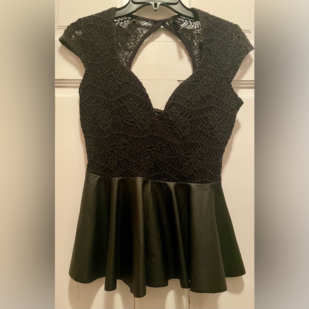 ZINGA black, peplumt top, size Medium